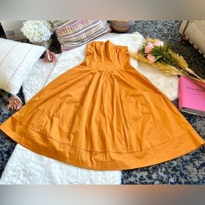 Eva Mendes New York Stunning top to waist fitting with light bottom skirt flair